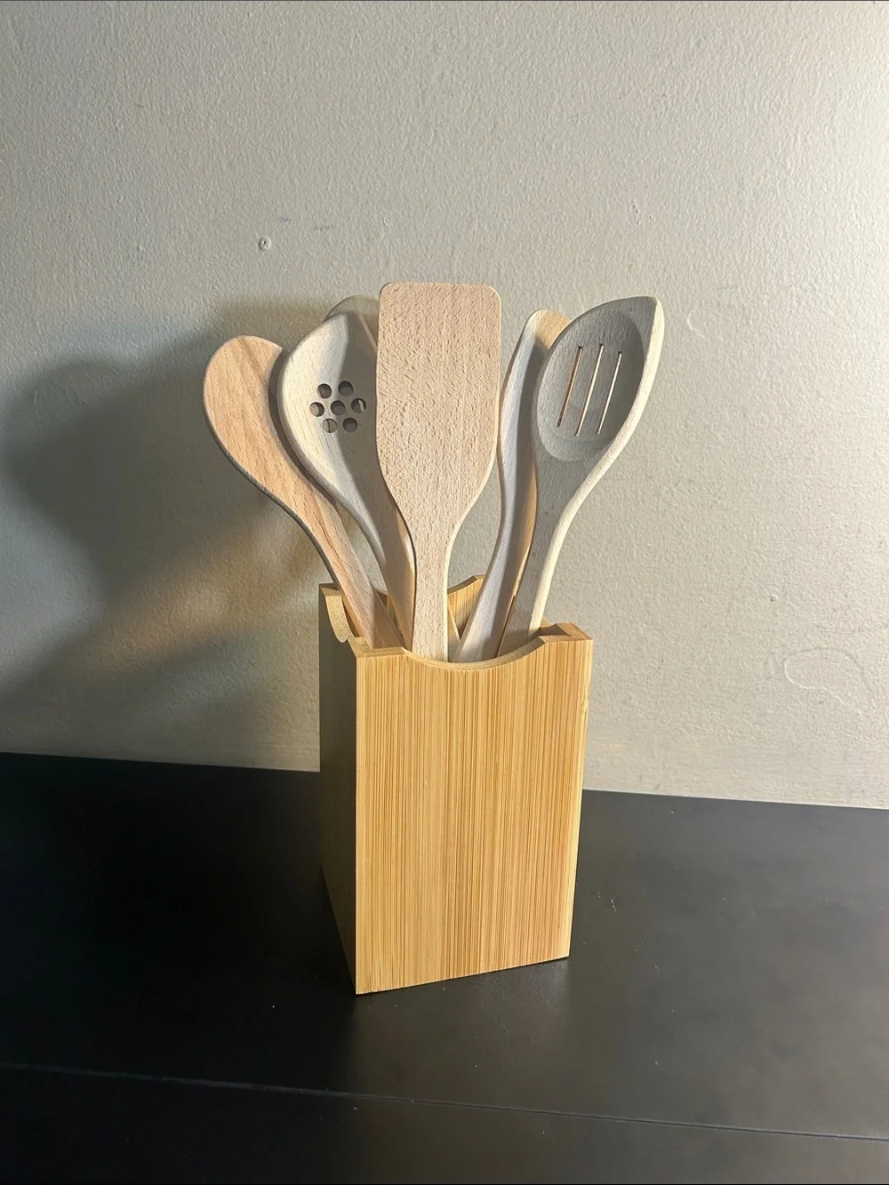 Oceanstar 7-Piece Traditional Bamboo Cooking Utensil Set in Brown